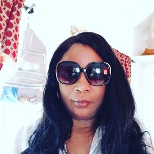 Meet your Posher, Monique